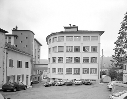 Usines depuis la Place centrale. © Région Bourgogne-Franche-Comté, Inventaire du patrimoine