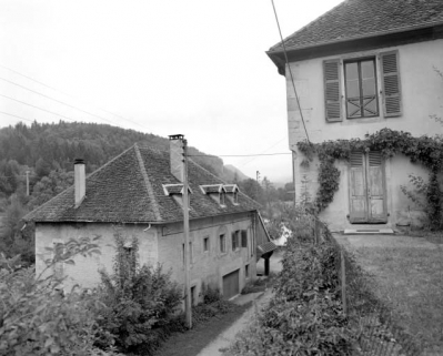 Moulin : façades antérieure et latérale droite. © Région Bourgogne-Franche-Comté, Inventaire du patrimoine