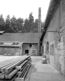 Atelier de tournage des cylindres (détruit depuis) et cheminée d'usine. © Région Bourgogne-Franche-Comté, Inventaire du patrimoine