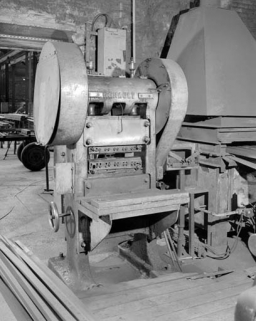 Atelier de préparation des soies : marteau-pilon Renault. © Région Bourgogne-Franche-Comté, Inventaire du patrimoine