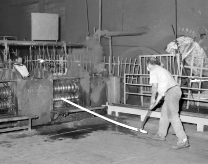 Laminoir : billette en cage de dégrossis. © Région Bourgogne-Franche-Comté, Inventaire du patrimoine