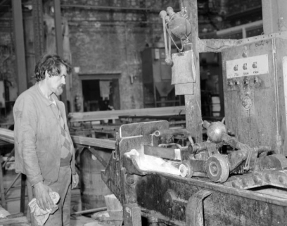Atelier d'étirage : étirage d'une barre d'acier. © Région Bourgogne-Franche-Comté, Inventaire du patrimoine