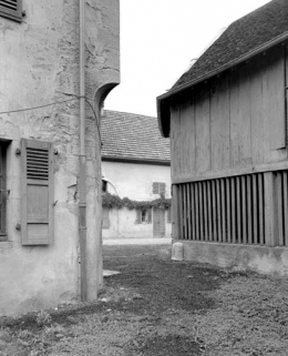 Façade postérieure de l'habitation : détail de l'angle droite, en face du bûcher. © Région Bourgogne-Franche-Comté, Inventaire du patrimoine