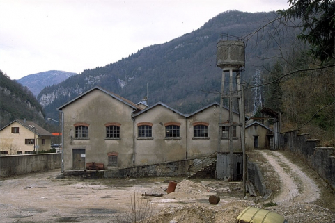 Cour, atelier de fabrication et château d'eau. © Région Bourgogne-Franche-Comté, Inventaire du patrimoine
