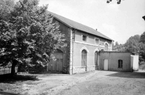 Façades antérieure et latérale gauche de la centrale. © Région Bourgogne-Franche-Comté, Inventaire du patrimoine