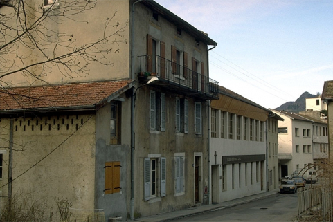 Façade antérieure de trois quarts gauche. © Région Bourgogne-Franche-Comté, Inventaire du patrimoine
