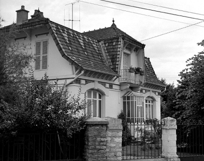 Vue d'ensemble depuis la rue, de trois quarts gauche. © Région Bourgogne-Franche-Comté, Inventaire du patrimoine