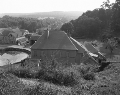 Façade postérieure du logement patronal en 1992. © Région Bourgogne-Franche-Comté, Inventaire du patrimoine