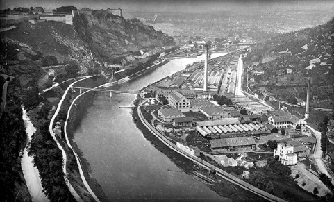 Vue d'ensemble depuis le sud-est, 1er quart 20e siècle. © Région Bourgogne-Franche-Comté, Inventaire du patrimoine