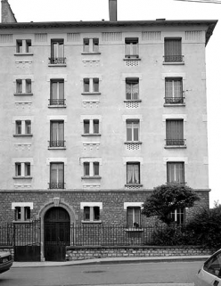 Détail de la façade de l'immeuble, 50 avenue Georges Clémenceau. © Région Bourgogne-Franche-Comté, Inventaire du patrimoine
