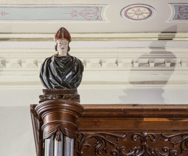 Buste en couronnement de la tourelle gauche. © Région Bourgogne-Franche-Comté, Inventaire du patrimoine