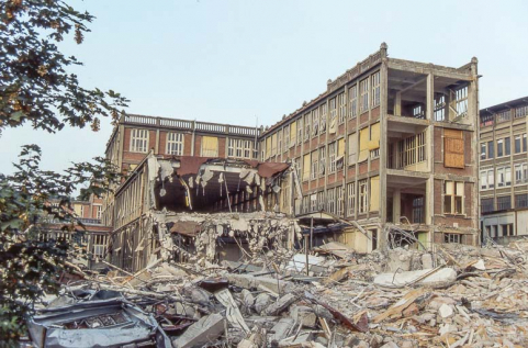 Destruction de l'usine, 19 août 1993 au matin : ateliers (6, 7) depuis l'est. © Région Bourgogne-Franche-Comté, Inventaire du patrimoine