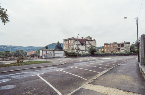 Destruction de l'usine, 22 août 1993 : ateliers (6a, 2a, 2c) vus depuis le nord. © Région Bourgogne-Franche-Comté, Inventaire du patrimoine