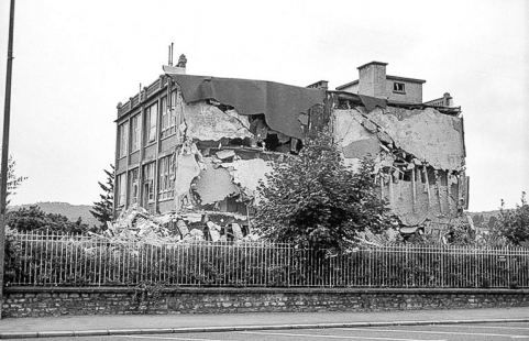 Destruction de l'usine, 22 août 1993 : ateliers (6a, 2a) vus depuis le nord. © Région Bourgogne-Franche-Comté, Inventaire du patrimoine
