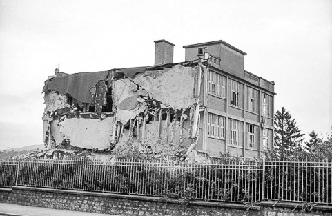 Destruction de l'usine, 22 août 1993 : ateliers (6a, 2a) vus depuis l'ouest. © Région Bourgogne-Franche-Comté, Inventaire du patrimoine