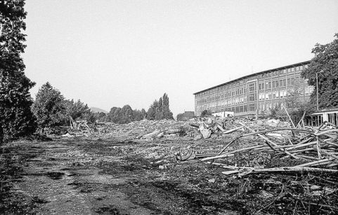 Destruction de l'usine, 25 août 1993 à midi : vue d'ensemble depuis le nord-est. © Région Bourgogne-Franche-Comté, Inventaire du patrimoine