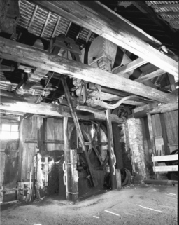 Vue d'ensemble du mécanisme et des soufflets de trois quarts gauche. © Région Bourgogne-Franche-Comté, Inventaire du patrimoine