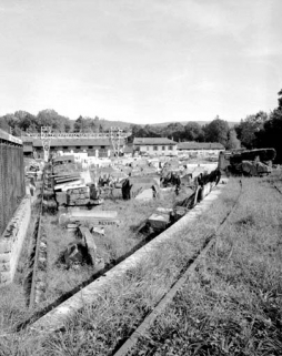 Vue d'ensemble : aire des matières premières et voie ferrée. © Région Bourgogne-Franche-Comté, Inventaire du patrimoine