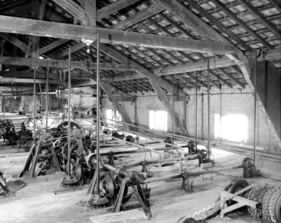 Système de descente à vis (châssis 3 et 4). © Région Bourgogne-Franche-Comté, Inventaire du patrimoine