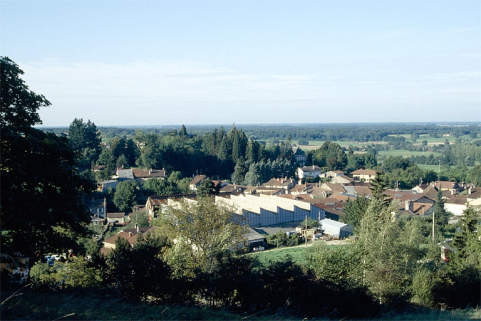 Vue d'ensemble depuis le nord-est. © Région Bourgogne-Franche-Comté, Inventaire du patrimoine