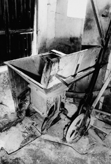 Doseur de sable, vu en plongée. © Région Bourgogne-Franche-Comté, Inventaire du patrimoine