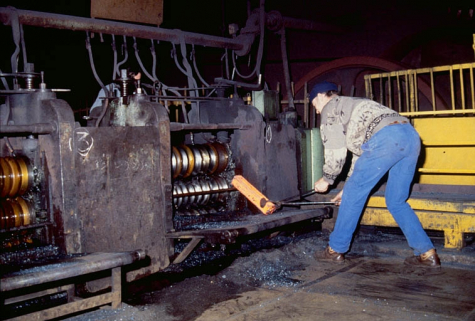 Laminoir : travail en cage de dégrossis. © Région Bourgogne-Franche-Comté, Inventaire du patrimoine