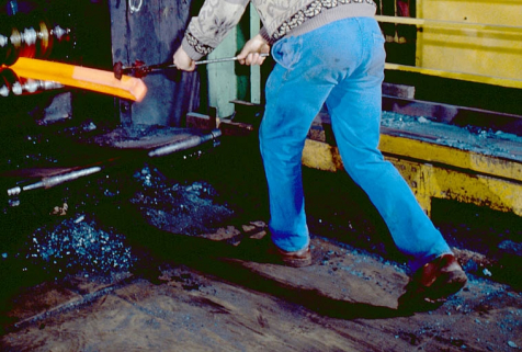 Laminoir : travail en cage de dégrossis. © Région Bourgogne-Franche-Comté, Inventaire du patrimoine