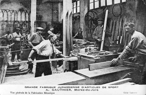 Grande fabrique jurassienne d'articles de sport A. Gauthier, Morez-du-Jura. Vue générale de la Fabrication Mécanique. © Région Bourgogne-Franche-Comté, Inventaire du patrimoine Grande fabrique jurassienne d'articles de sport A. Gauthier, Morez-du-Jura. Vue générale de la Fabrication Mécanique. © Région Bourgogne-Franche-Comté, Inventaire du patrimoine