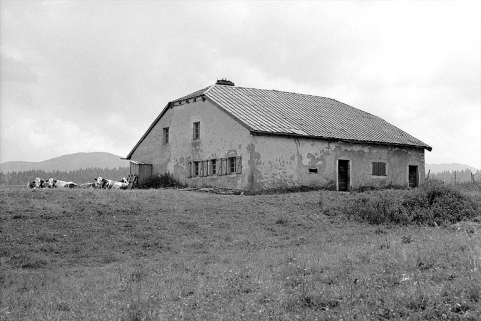 Façade postérieure et face droite. © Région Bourgogne-Franche-Comté, Inventaire du patrimoine
