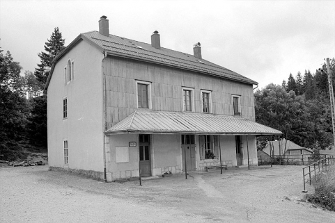 Façade antérieure et face gauche. © Région Bourgogne-Franche-Comté, Inventaire du patrimoine