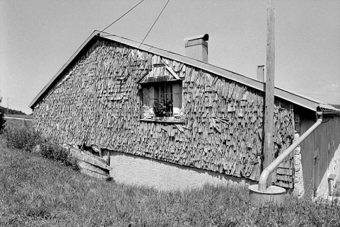 Face gauche couverte d'un essentage de tavaillons. © Région Bourgogne-Franche-Comté, Inventaire du patrimoine Face gauche couverte d'un essentage de tavaillons. © Région Bourgogne-Franche-Comté, Inventaire du patrimoine