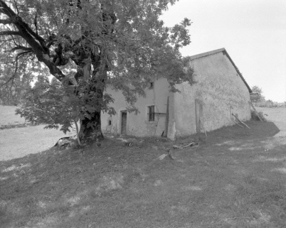Façade antérieure et face droite. © Région Bourgogne-Franche-Comté, Inventaire du patrimoine Façade antérieure et face droite. © Région Bourgogne-Franche-Comté, Inventaire du patrimoine