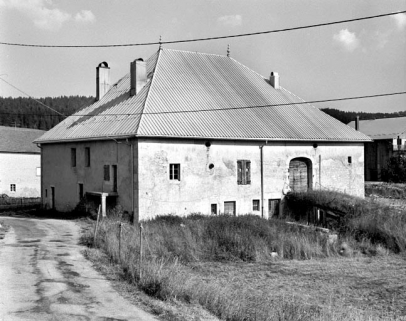 Façade postérieure avec accès aux parties agricoles. © Région Bourgogne-Franche-Comté, Inventaire du patrimoine