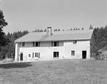 Façade antérieure de la ferme, l'extension se trouve sur la face droite. © Région Bourgogne-Franche-Comté, Inventaire du patrimoine Façade antérieure de la ferme, l'extension se trouve sur la face droite. © Région Bourgogne-Franche-Comté, Inventaire du patrimoine