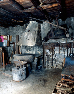 Vue générale de l'intérieur de la forge. © Région Bourgogne-Franche-Comté, Inventaire du patrimoine