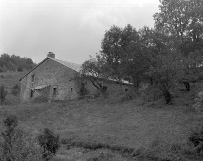 Face gauche avec son four en appentis et façade antérieure de trois quarts. © Région Bourgogne-Franche-Comté, Inventaire du patrimoine Face gauche avec son four en appentis et façade antérieure de trois quarts. © Région Bourgogne-Franche-Comté, Inventaire du patrimoine