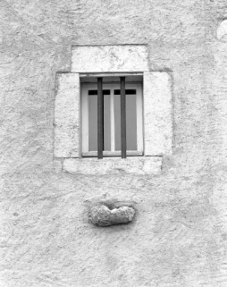 La fenêtre de l'évier. © Région Bourgogne-Franche-Comté, Inventaire du patrimoine La fenêtre de l'évier. © Région Bourgogne-Franche-Comté, Inventaire du patrimoine