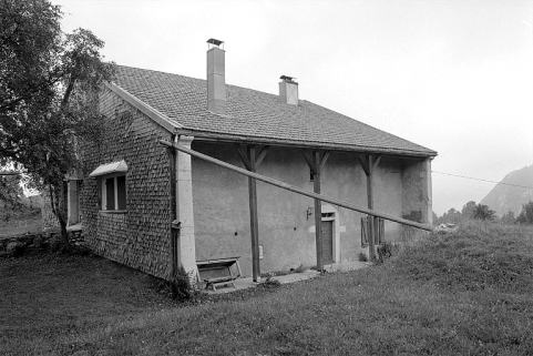 Façade antérieure et face gauche. © Région Bourgogne-Franche-Comté, Inventaire du patrimoine Façade antérieure et face gauche. © Région Bourgogne-Franche-Comté, Inventaire du patrimoine