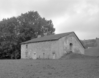 Façade postérieure et face droite. © Région Bourgogne-Franche-Comté, Inventaire du patrimoine Façade postérieure et face droite. © Région Bourgogne-Franche-Comté, Inventaire du patrimoine