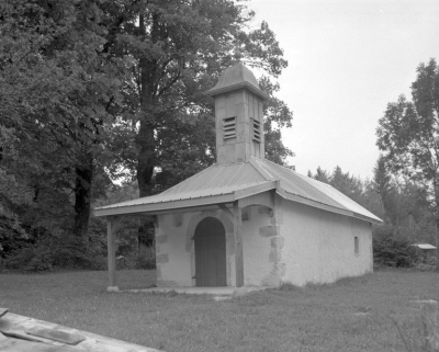 Façade antérieure de la chapelle. © Région Bourgogne-Franche-Comté, Inventaire du patrimoine Façade antérieure de la chapelle. © Région Bourgogne-Franche-Comté, Inventaire du patrimoine