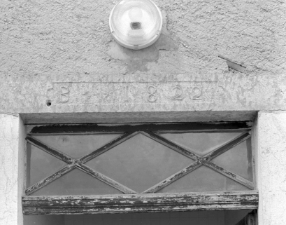 Le linteau de la porte d'entrée. © Région Bourgogne-Franche-Comté, Inventaire du patrimoine