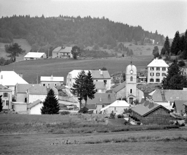 Extérieur : vue de situation depuis le nord-ouest. © Région Bourgogne-Franche-Comté, Inventaire du patrimoine