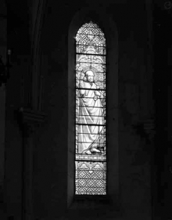 Baie 1 : saint Pierre. © Région Franche-Comté, Inventaire du patrimoine, ADAGP Baie 1 : saint Pierre. © Région Franche-Comté, Inventaire du patrimoine, ADAGP