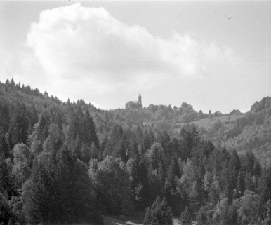 Extérieur : vue depuis le village de Vulvoz. © Région Bourgogne-Franche-Comté, Inventaire du patrimoine Extérieur : vue depuis le village de Vulvoz. © Région Bourgogne-Franche-Comté, Inventaire du patrimoine