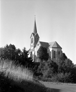 Extérieur : abside et face sud. © Région Bourgogne-Franche-Comté, Inventaire du patrimoine Extérieur : abside et face sud. © Région Bourgogne-Franche-Comté, Inventaire du patrimoine