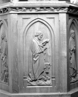 Deuxième panneau de la cuve : saint Luc. © Région Bourgogne-Franche-Comté, Inventaire du patrimoine Deuxième panneau de la cuve : saint Luc. © Région Bourgogne-Franche-Comté, Inventaire du patrimoine