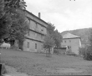 Façade postérieure couverte d'un essentage en feuilles de zinc. © Région Bourgogne-Franche-Comté, Inventaire du patrimoine Façade postérieure couverte d'un essentage en feuilles de zinc. © Région Bourgogne-Franche-Comté, Inventaire du patrimoine