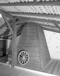 La cheminée en bois dans sa partie située dans la grange haute. © Région Bourgogne-Franche-Comté, Inventaire du patrimoine