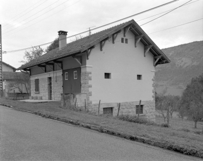 Façade antérieure et face droite. © Région Bourgogne-Franche-Comté, Inventaire du patrimoine