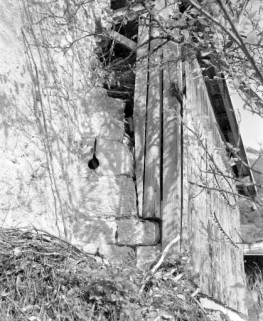 Vestige d'une tour : meurtrière. © Région Bourgogne-Franche-Comté, Inventaire du patrimoine